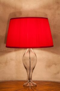 Paralume cucito plissè in seta rossa. Diametro 50cm.