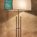 Paralume cucito con lati arricciati. Lunghezza 55cm.