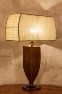Paralume cucito con lati in chiffon arricciato. Lunghezza 50cm.