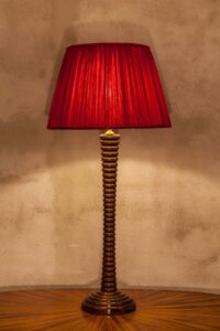 Paralume arricciato in velluto rosso. Diametro 50cm.