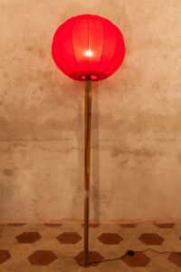 Paralume grande sfera in maglina rossa. Diametro 80cm.