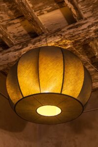 Grande sfera con tappo cucita in seta. Diametro 80cm.
