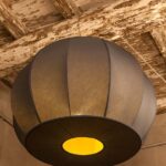 Grande sfera con tappo cucita in seta. Diametro 80cm.